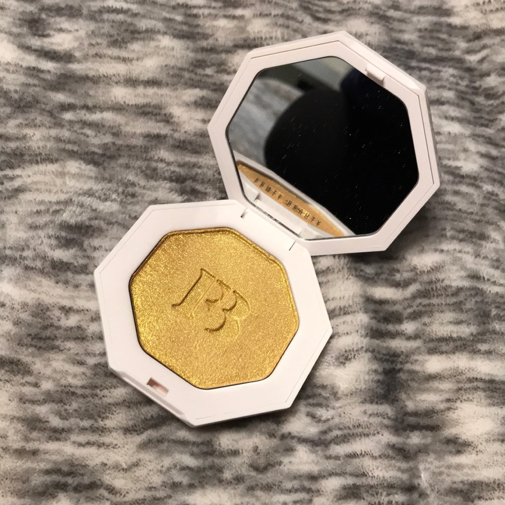 Fenty Beauty highlighter